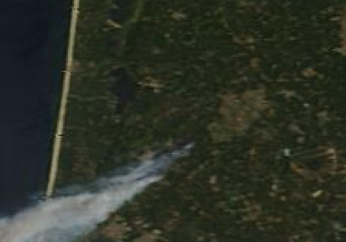 Vue satellite MODIS du massif de pin maritime entre Lacanau et Le Temple (Gironde), avant et pendant le mégafeu de juillet 2026 — 23 juillet 2026 — feu en cours
